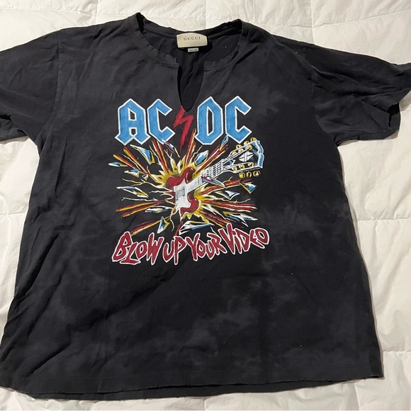 Authentic Gucci unisex T-SHIRT. Sold out barely worn, no flaws. - Picture 1 of 6